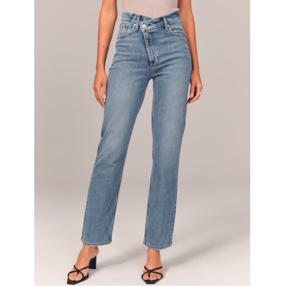 NWT Abercrombie Short Criss Cross The 90s Straight Ultra High Rise Jeans
